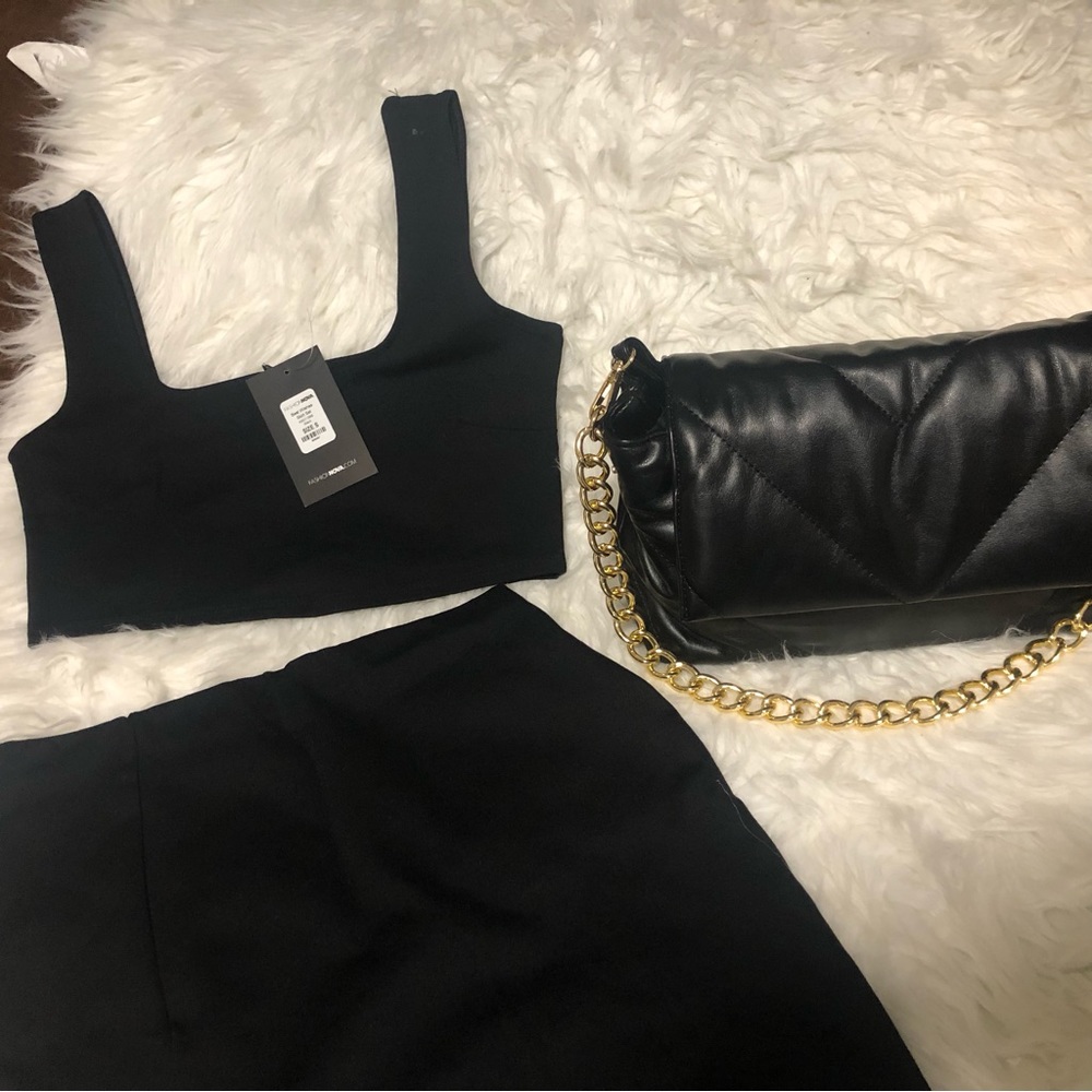 Fashion Nova Set, the set includes the top and the skirt, and NOT the purse.